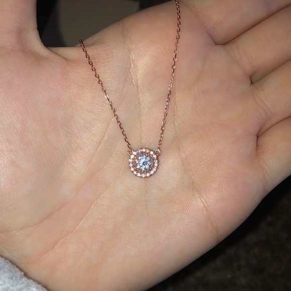 Jewelry - Rose gold rhinestone necklace